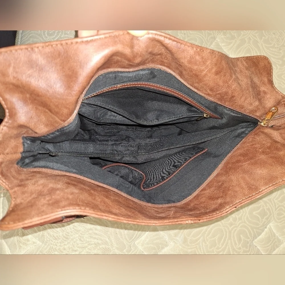 Unbranded soft leather (pleather) purse. It's in EUC, like new. 13
